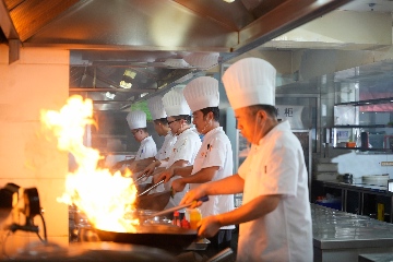 【長(zhǎng)田動(dòng)態(tài)】盛世龍華轉(zhuǎn)運(yùn)1000余件物資，圓滿(mǎn)完成300余人參加的企業(yè)定制主題宴會(huì)